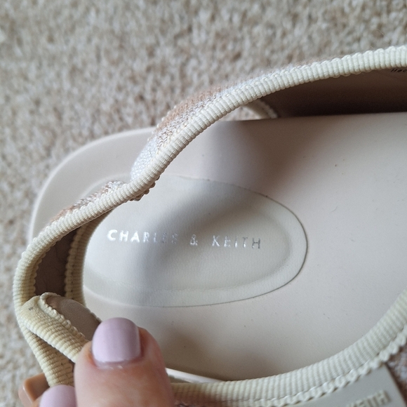 Charles And Keith Womens Tan/Cream Gingham Platform Buckle Sandals Size 41 (11) - Picture 9 of 10